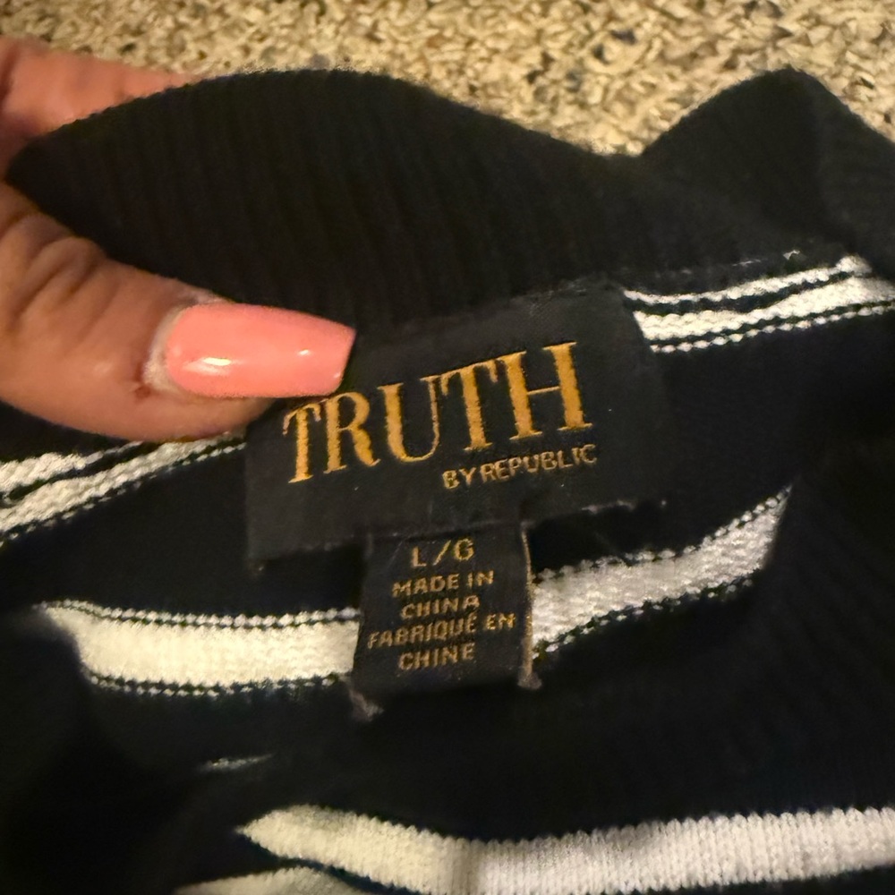 Truth Women's Striped Black and White Sweater - Picture 4 of 4